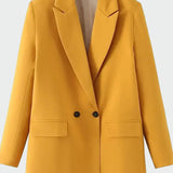 Didelio dydžio paltas su moderniu dizainu.