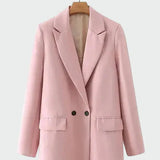 Didelio dydžio paltas su moderniu dizainu.