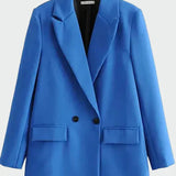 Didelio dydžio paltas su moderniu dizainu.